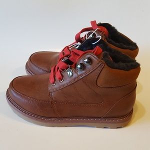Boys Brown winter hiking boots.